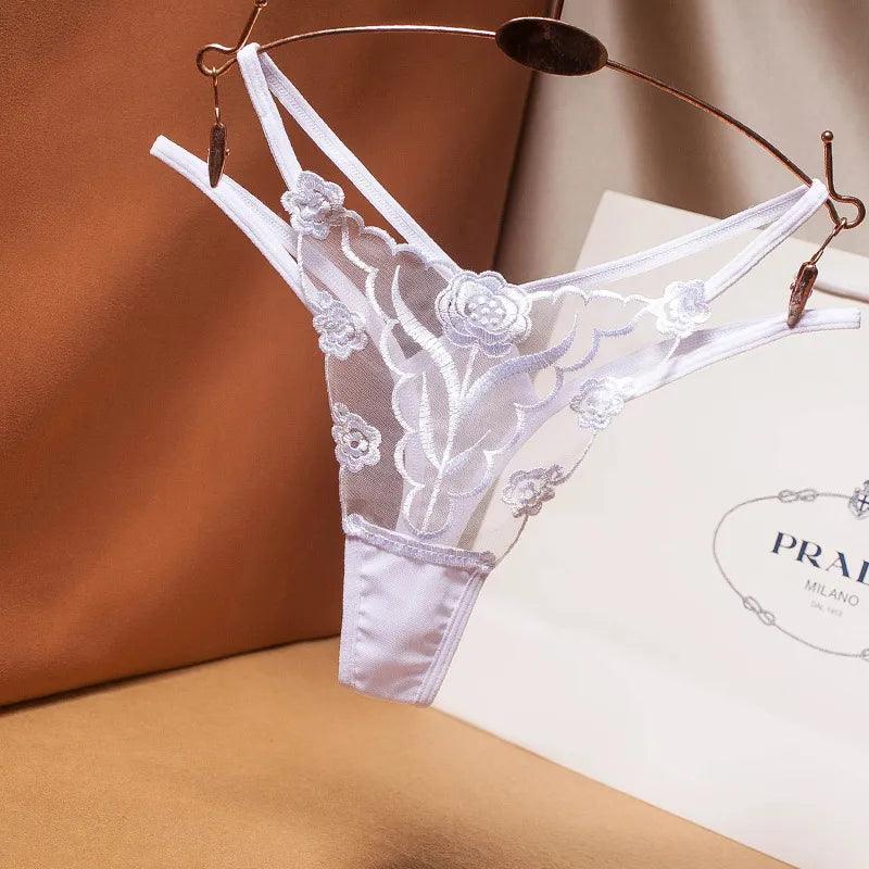 Rose Sheer | Prześwitujące stringi z haftem w róże
